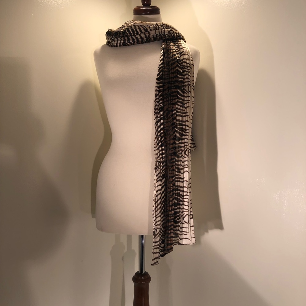 Chico’s Scarf pleated style; black; brown; white